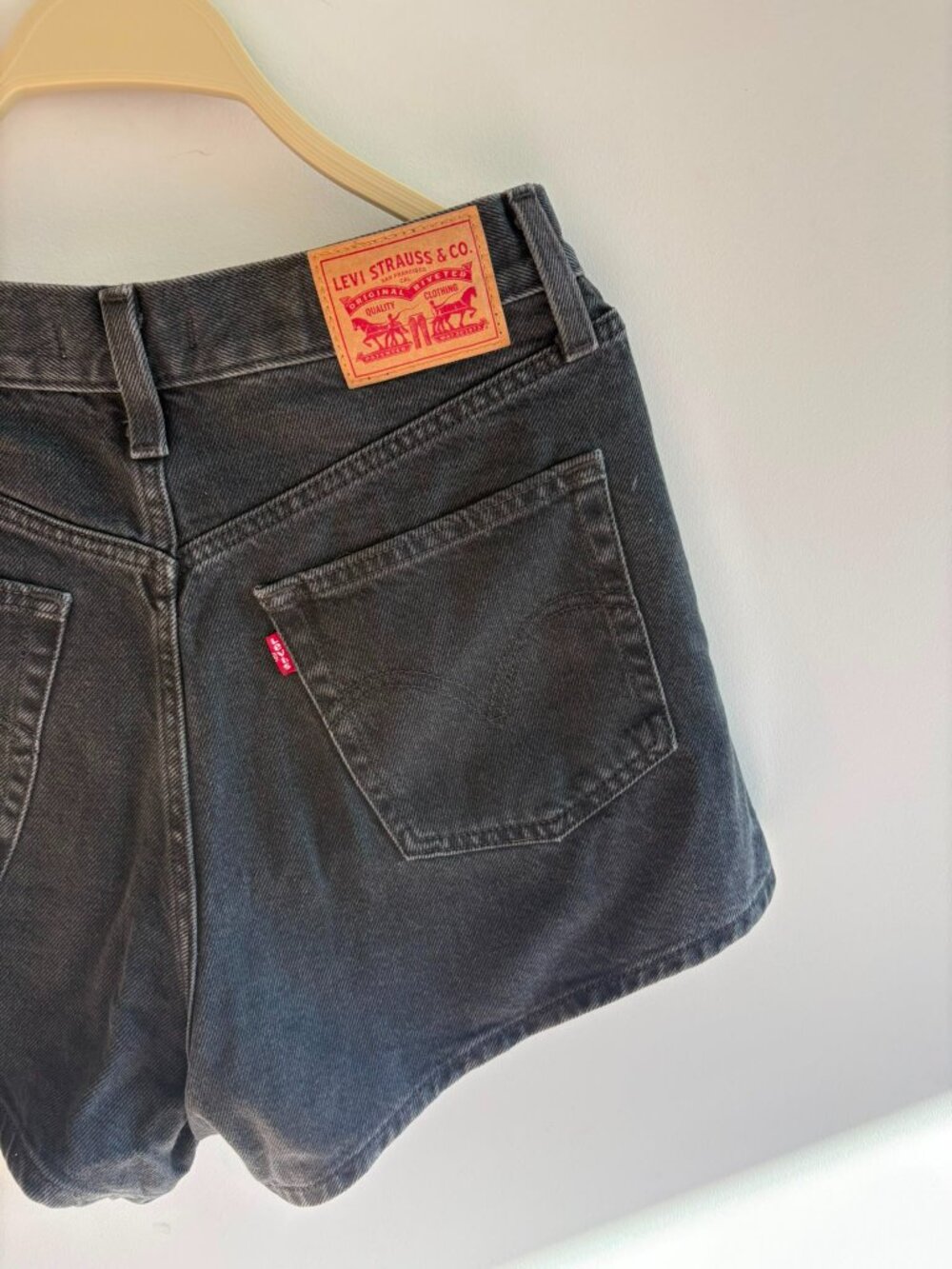 Levi's High Waisted Mom Denim Shorts – Washed Black – Size 29